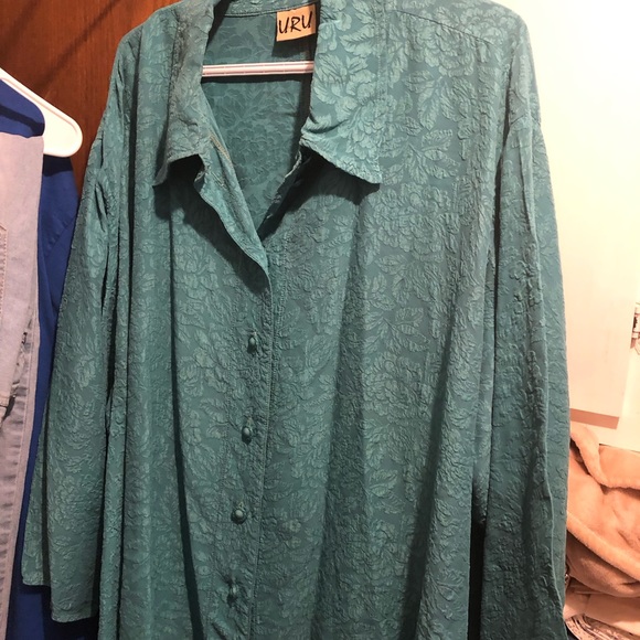 URU Machine Washable Silk Blouse- 739 $100 or $80 w/offer - Picture 2 of 4